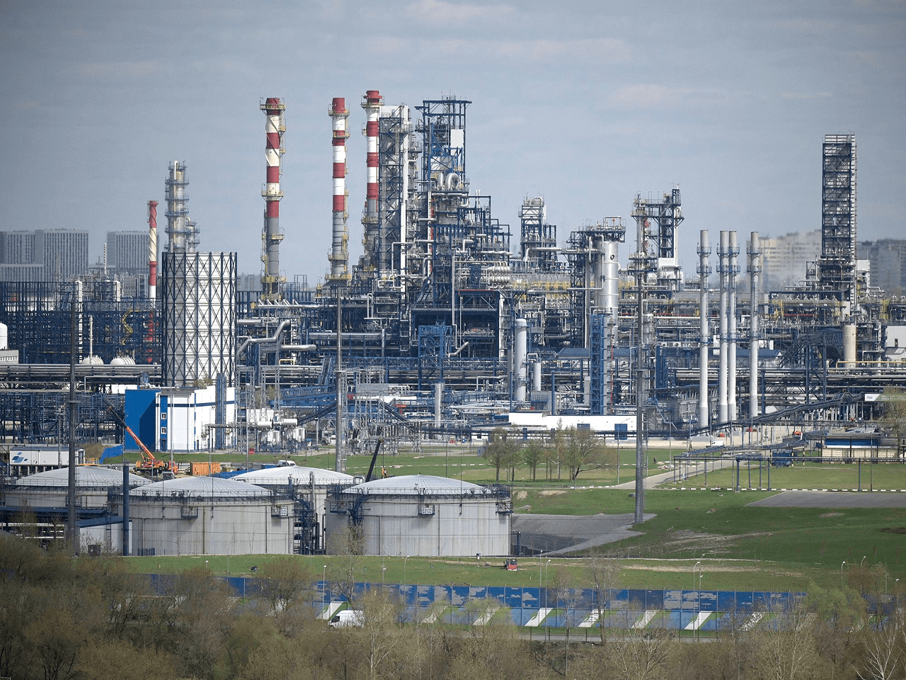 Rusya Dizel ve Benzin İhracatındaki Kısıtlamaları Kaldırma Kararı Aldı